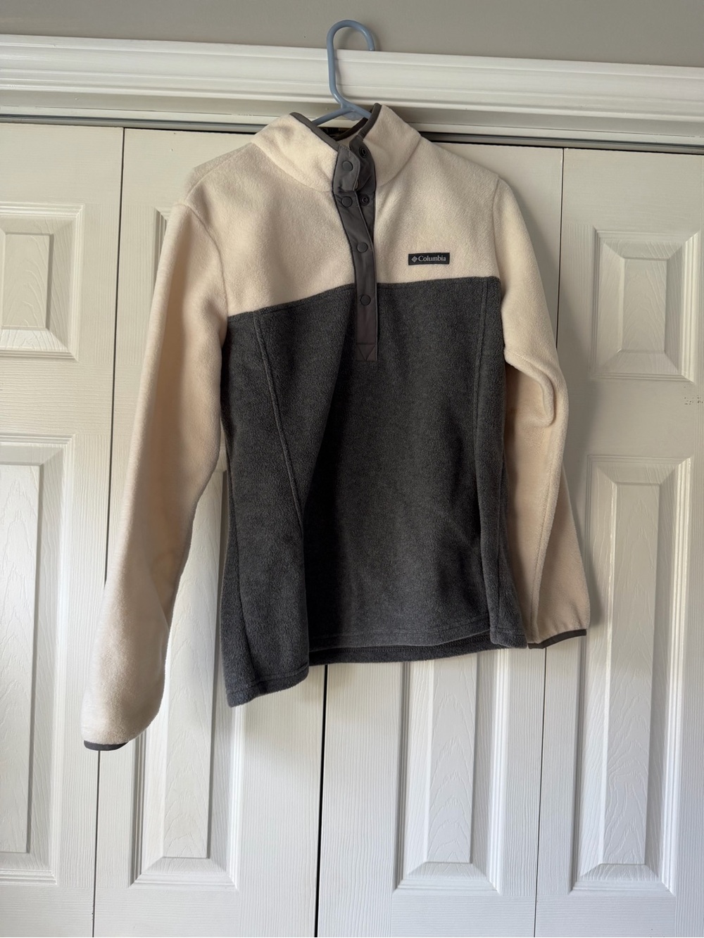 Columbia Cream and Charcoal Fleece Pullover
